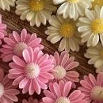 Blooming Daisy Flower Candle