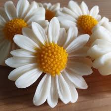 Blooming Daisy Flower Candle